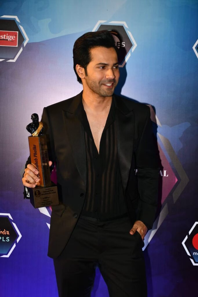 <strong>Dadasaheb Phalke Film Festival Awards 2023</strong> में आलिया भट्ट, ऋषभ शेट्टी, तेजस्वी प्रकाश और अन्य सम्मानित 5 whatsapp image 2023 02 20 at 9.27.39 pm