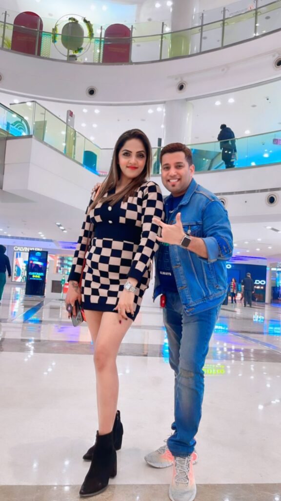 वंश एंटरटेनमेंट के सीईओ रत्नेश कुमार ने भोजपुरी डिजिटल क्रिएटरों से मुलाकात कर बांटे आर्टिफिशियल इंटेलिजेंस के टिप्स 4 WhatsApp Image 2023 03 02 at 17.18.39