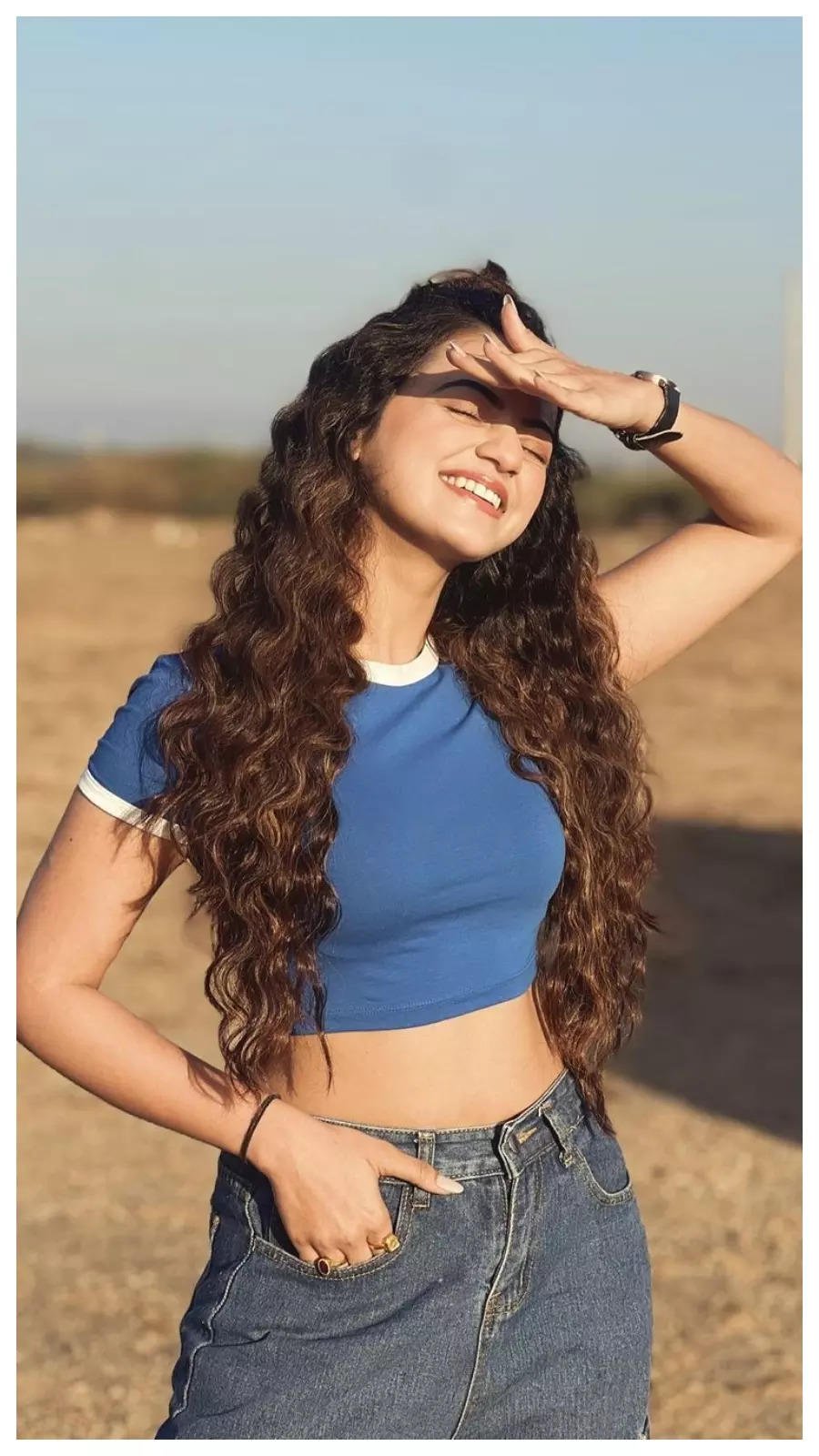 हेली शाह का फ्लॉलेस लुक