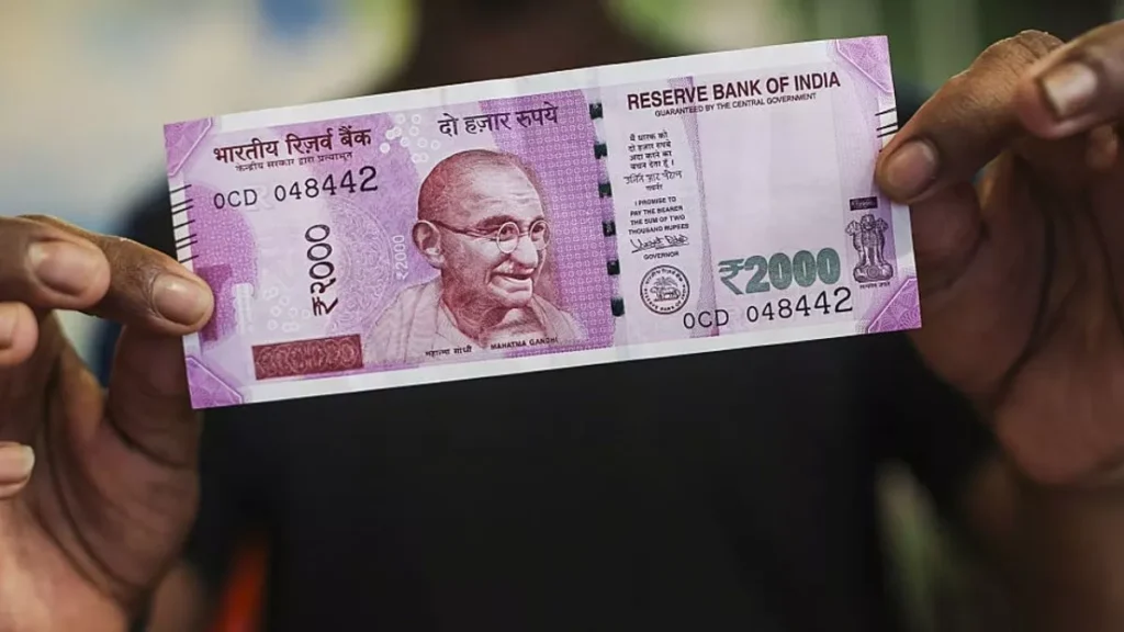 2000 Rupees: फिर नोटबंदी! RBI का बड़ा फैसला, ₹2,000 के नोट वापस लेगा रिजर्व बैंक 3 2000 Rupees