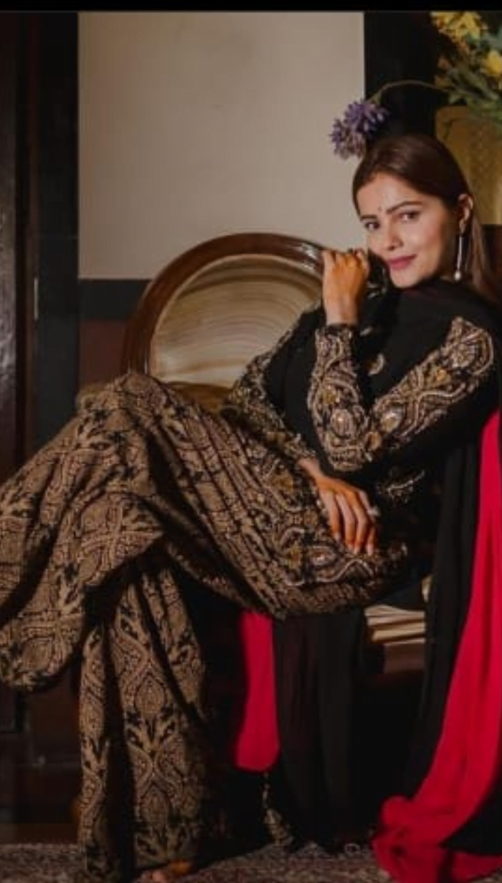 रुबीना दिलैक का स्टाइलिश समर वेडिंग लुक