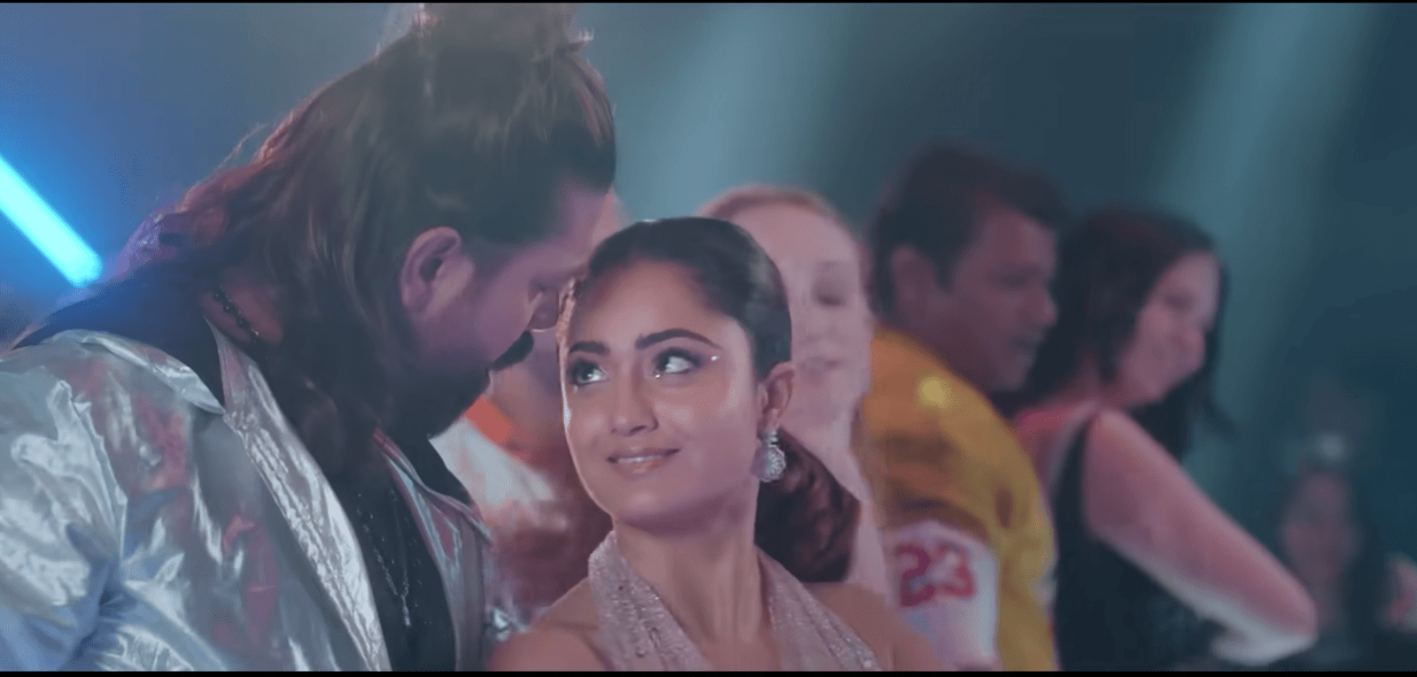 प्रणव वत्स और Ashram 2 Web Series fame Actress त्रिधा चौधरी का "धुआं धुआं" म्यूजिक वीडियो वायरल