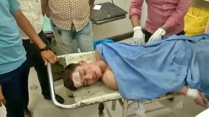 Pali News: जिंदा महिला को मारकर खा गया ये नरभक्षी शख्स 3 मुंबई से राजस्थान के पाली पहुंचकर महिला की हत्या कर मांस खाने में वाले युवक में मिल हाइड्रोफोबिया के लक्षण। ऐसे व्यक्ति के 72 घंटे में मौत हो जाती है, लेकिन युवक अभी तक जीवित होने से डॉक्टर भी हैरानी में हैं।
