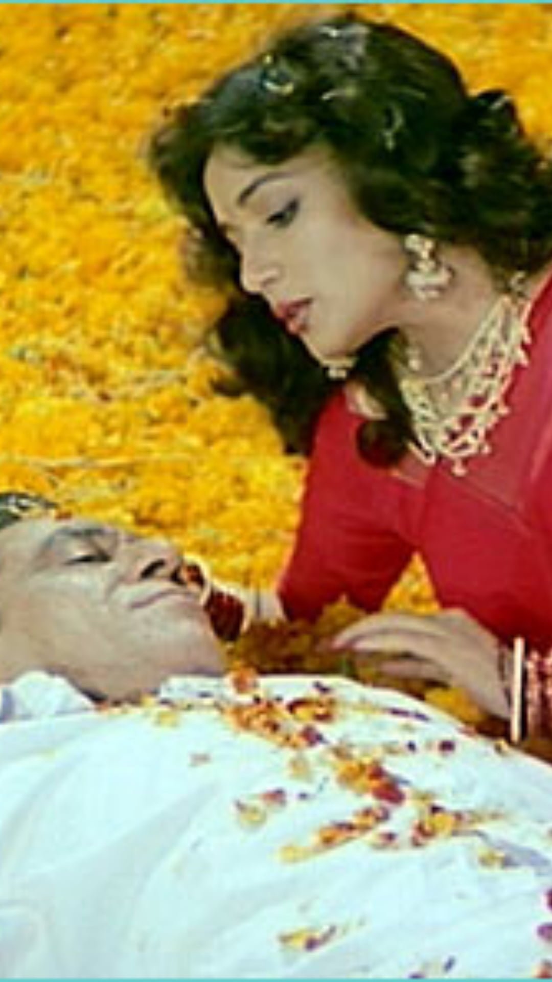 शीर्ष 10 माधुरी दीक्षित फिल्में जो आईएमडीबी पर उच्चतम रेटेड हैं