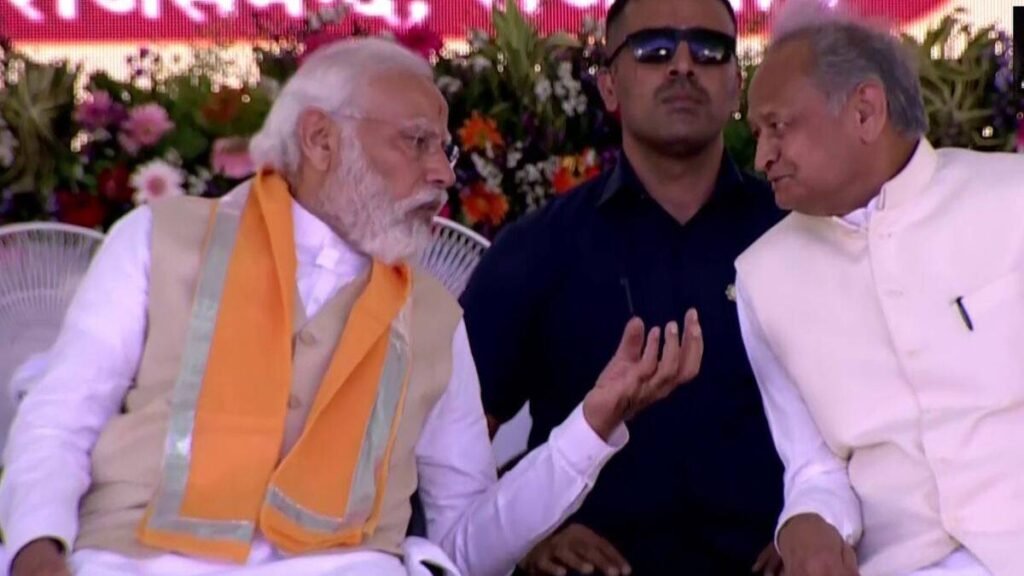सीएम अशोक गहलोत जैसे ही कुर्सी से उठे गूंज उठा मोदी-मोदी...