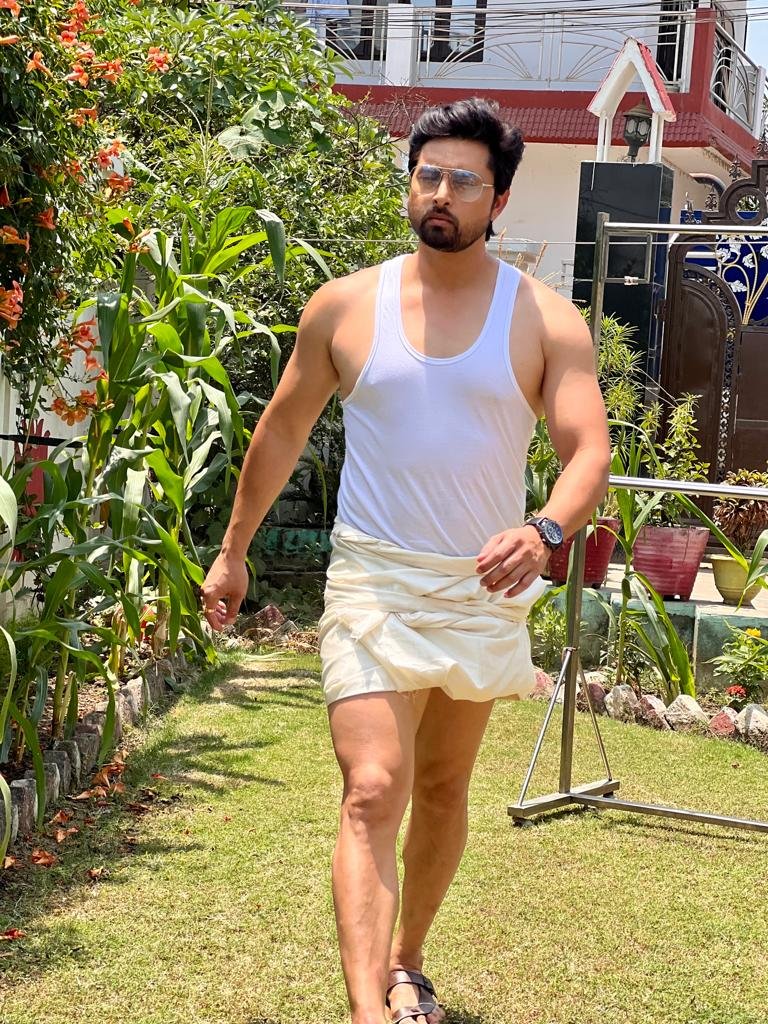 विक्रांत सिंह राजपूत: धोती गंजी में तस्वीर वायरल, फैंस ने बोला साउथ लुक 3 विक्रांत सिंह राजपूत
