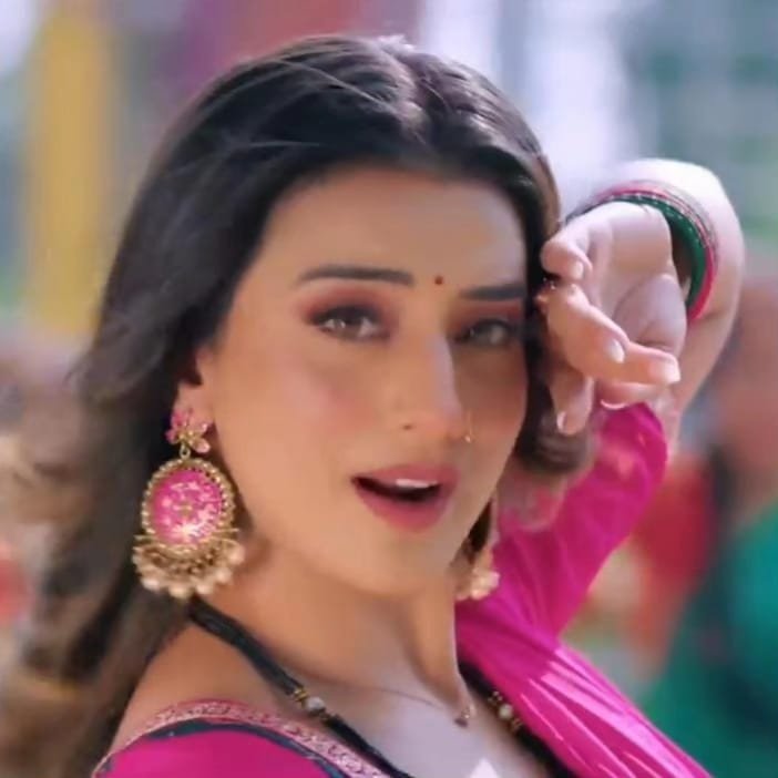 Bhojpuri New Song: सुपर हॉट अक्षरा सिंह का गाना "कनबलिया से धक्का" हुआ रिलीज, गुलाबी साड़ी में ढा रही कहर 2 2 16