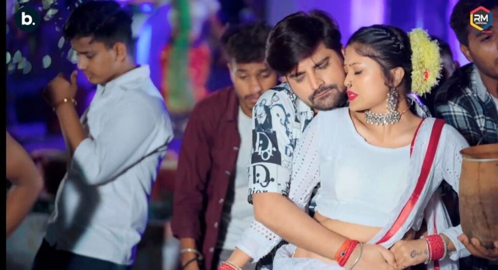 Bhojpuri Song: राकेश मिश्रा का गाना "लबनी से ताड़ी" रिलीज, अब हो रहा वायरल 2 Bhojpuri New Song: राकेश मिश्रा का गाना "लबनी से ताड़ी" रिलीज, अब हो रहा वायरल