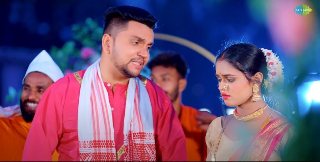 Bhojpuri Song: भोजपुरी लोकगायक गुंजन सिंह का गाना 'लियादी एगो मेक्सी' की धूम,गाना हो रहा वायरल 3 भोजपुरी लोकगायक गुंजन सिंह
