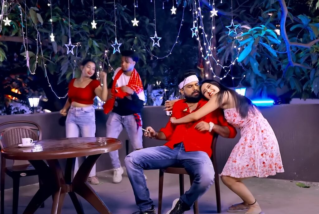 Bhojpuri New Song: मस्ती भरे अंदाज में रिलीज हुआ रितेश पांडेय का गाना “गद्दारी करबे”, अब हो रहा वायरल 4 मस्ती भरे अंदाज में रिलीज हुआ रितेश पांडेय का गाना “गद्दारी करबे”, अब हो रहा वायरल