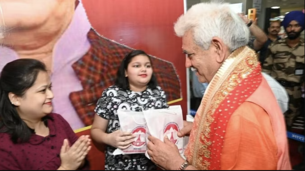 Vaishno Devi Temple Jammu: अब जम्मू एयरपोर्ट पर मिलेगा मां वैष्णो देवी का प्रसाद, उपराज्यपाल ने शुरू किया प्रसाद केंद्र 2 Screenshot 2023 06 08 at 3.35.41 PM