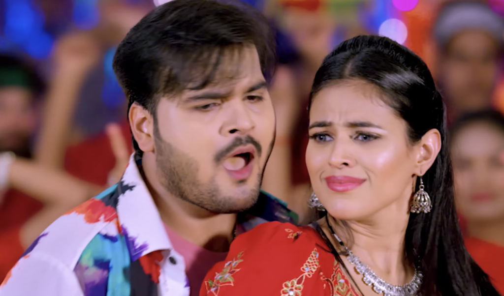 Bhojpuri New Song: भोजपुरी स्टार अरविंद अकेला कल्लू का नया गाना 'एगो चुम्मा' तोड़ा रिकॉर्ड, वीडियो यूट्यूब पर हुआ वायरल 4 अरविंद अकेला कल्लू और शिल्पी राज की जोड़ी ने धमाल मचाया 'एगो चुम्मा' म्यूजिक वीडियो में