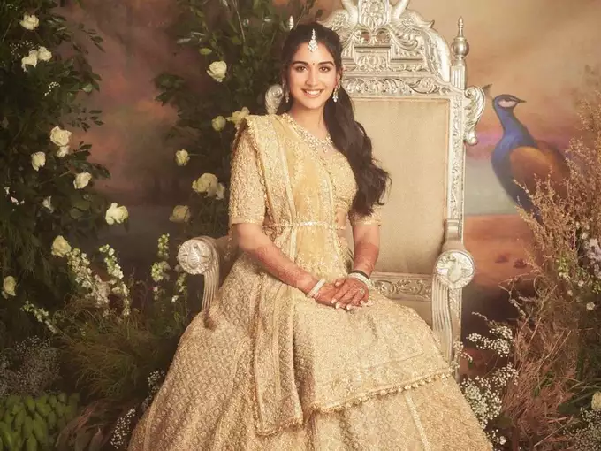 नीता अंबानी की स्टाइलिस्ट : साड़ी पहनाने वाली ये महिला फीस में लेती है कितने लाख, सुनने के बाद नहीं होगा भरोषा 5 नीता अंबानी की स्टाइलिस्ट : साड़ी पहनाने वाली ये महिला फीस में लेती है कितने लाख, सुनने के बाद नहीं होगा भरोषा