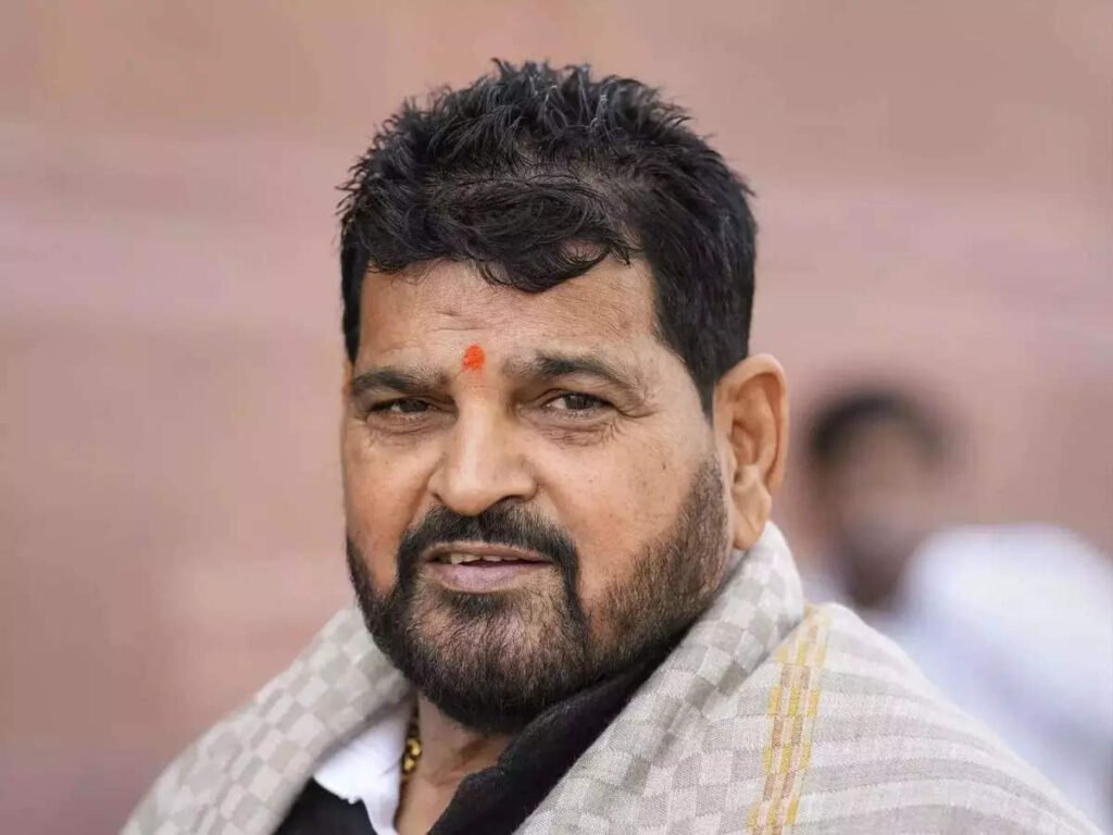 Brij Bhushan Singh मामले में नया मोड़: 'मेरे साथ कभी नहीं हुआ यौन उत्पीड़न' नाबालिग रेसलर ने बयान दर्ज कराकर अपनी शिकायत ली वापस 2 बृजभूषण शरण सिंह मामले में नया मोड़: पहलवानों के खिलाफ जा सकता है मामला; दर्ज होगा मुकदमा! पुलिस को मिले ये सबूत