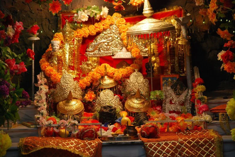 Vaishno Devi Temple Jammu: अब जम्मू एयरपोर्ट पर मिलेगा मां वैष्णो देवी का प्रसाद, उपराज्यपाल ने शुरू किया प्रसाद केंद्र 4
