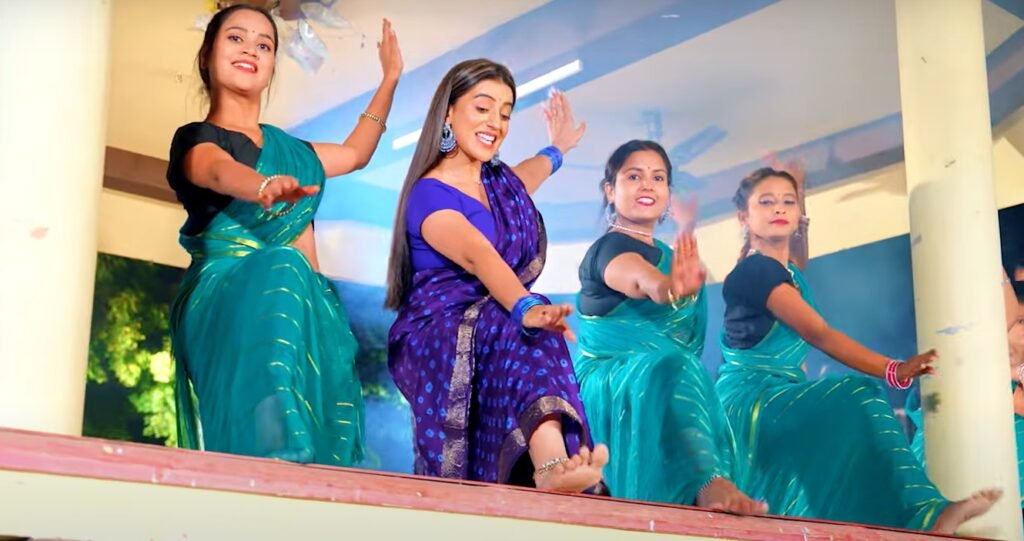 भोजपुरी सेंसेशन अक्षरा सिंह का नया रोमांटिक गाना "अखियां घायल करे" हुआ रिलीज 3 अक्षरा सिंह
