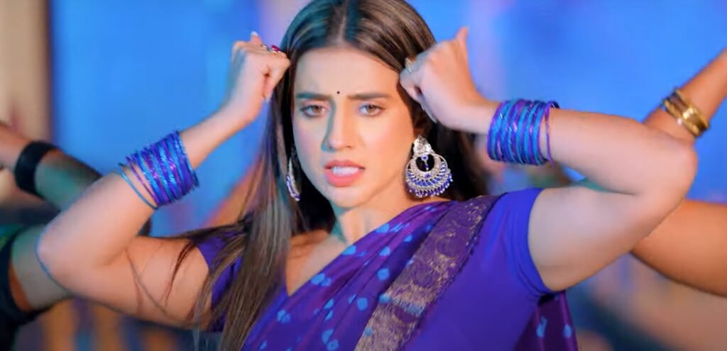 भोजपुरी सेंसेशन अक्षरा सिंह का नया रोमांटिक गाना "अखियां घायल करे" हुआ रिलीज 2 अक्षरा सिंह