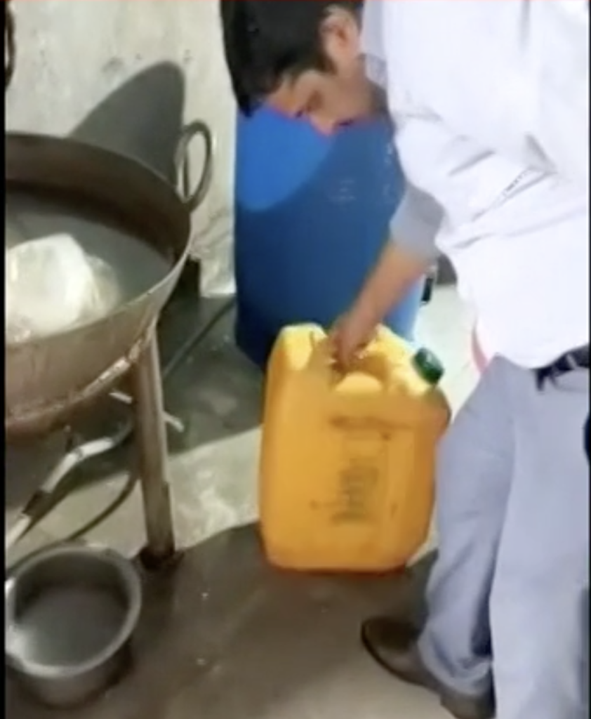 Jaipur News: डिटर्जेंट पाउडर से मिलावटी पनीर उत्पादन करने वालों पर कार्रवाई, 600 किलो मिलावटी पनीर जब्त 2 Screenshot 2023 07 25 at 7.15.29 PM