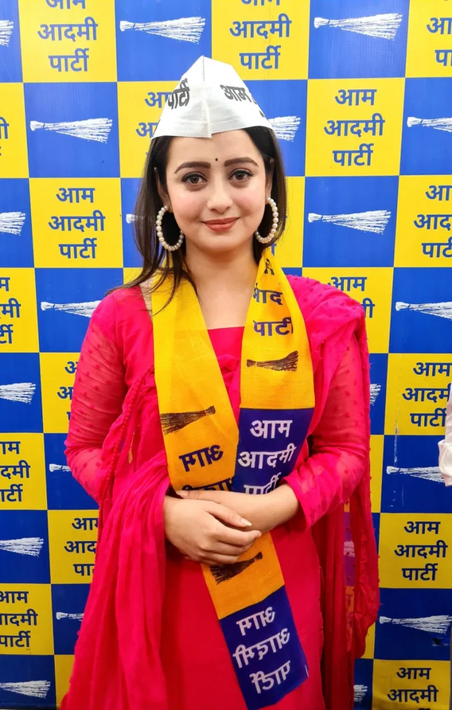 टीवी एक्ट्रेस चाहत पांडेय का अभिनय से राजनीति में कदम, मध्य प्रदेश के दमोह से लड़ सकती हैं चुनाव 6 चाहत पांडेय