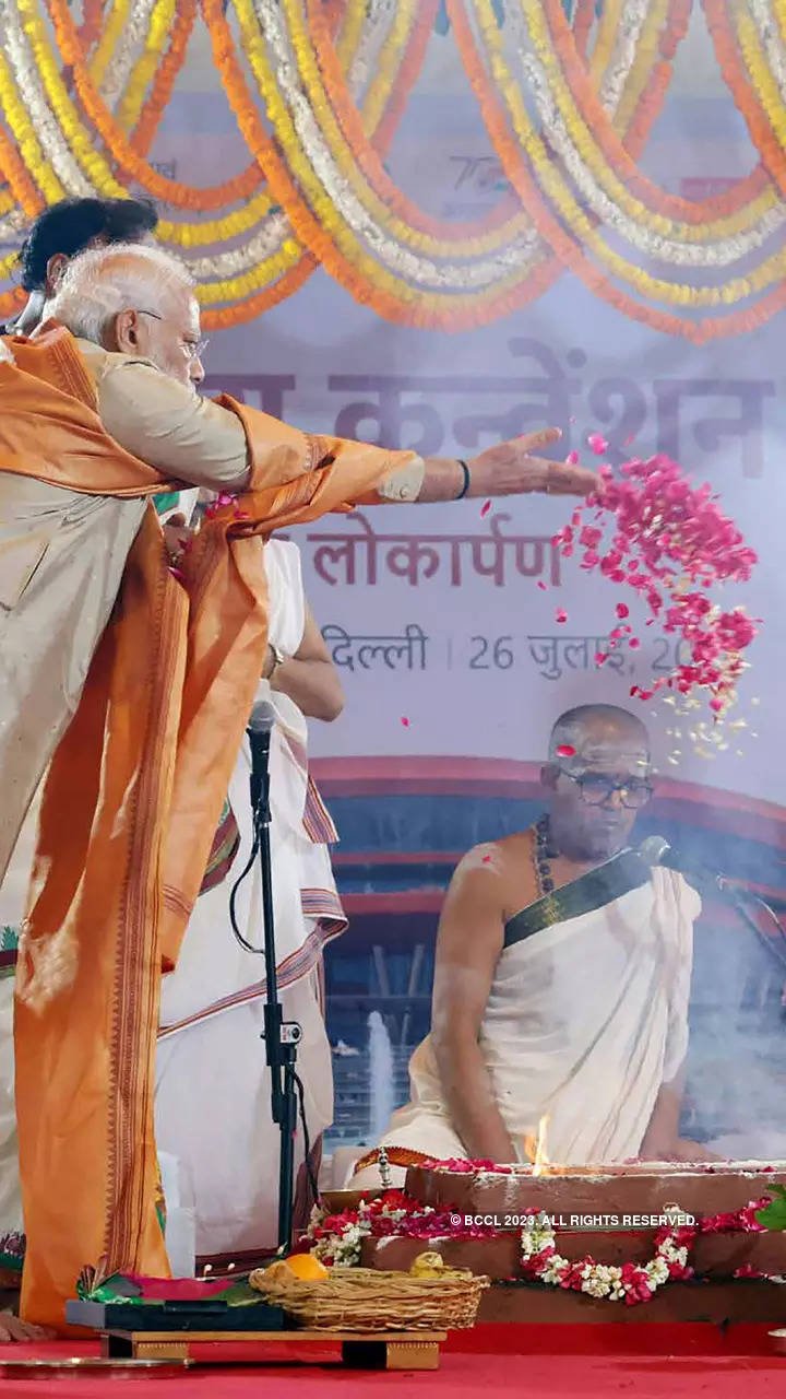 ​प्रधानमंत्री नरेंद्र मोदी ने नए आईटीपीओ कॉम्प्लेक्स 'भारत मंडपम' का उद्घाटन किया
