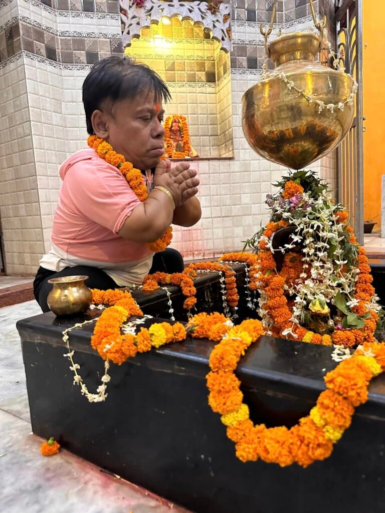 K.K.Goswami : हौंसले से बड़ा कोई कद नहीं, पैसों की तंगी झेली, डंडे खाए, आज इंडस्ट्री का पॉपुलर स्टार है ये 3 फुट का एक्टर 16 352377467 809841810774419 8808938505523920905 n
