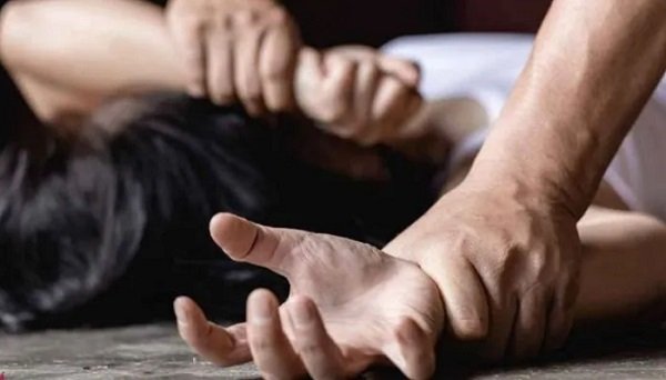 राजस्थान में बच्ची के साथ दरिंदगी, अश्लील फोटो सोशल मीडिया देख परिजनों के उड़े होश, पूछताछ में बच्ची ने रोते हुए बताई रेप की बात 1 RAPE