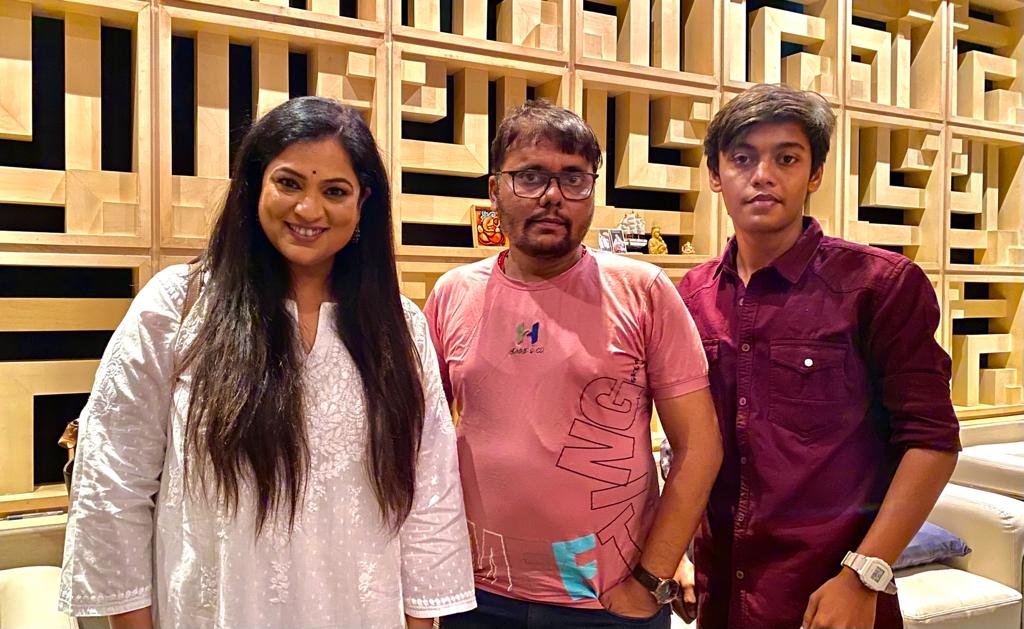 मशहूर सिंगर रिचा शर्मा ने एस आर के म्यूजिक फिल्म्स और खेसारीलाल यादव की फिल्म "रंग दे बसंती" के लिए गाना 1 IMG 20230909 WA0026