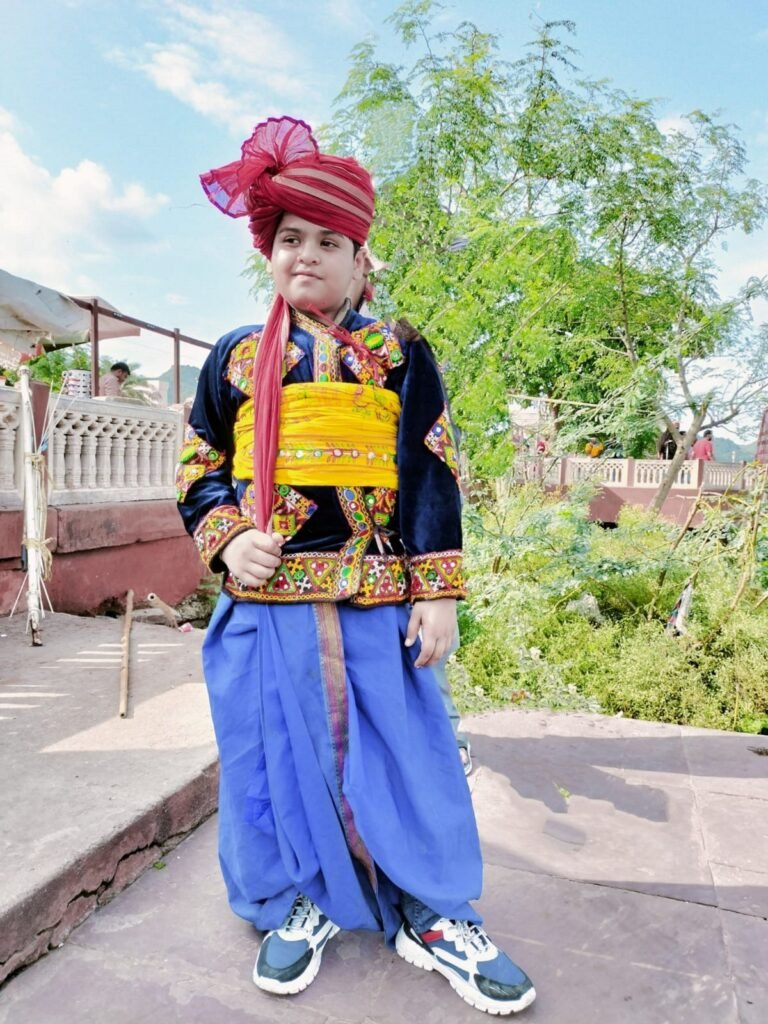 नवरात्रि में गरबा और डांडिया नाइट्स का मजा लेने जा रहे हैं एण्डटीवी के कलाकार 14 आयुध भानुशाली (‘दूसरी माँ’ के कृष्णा)