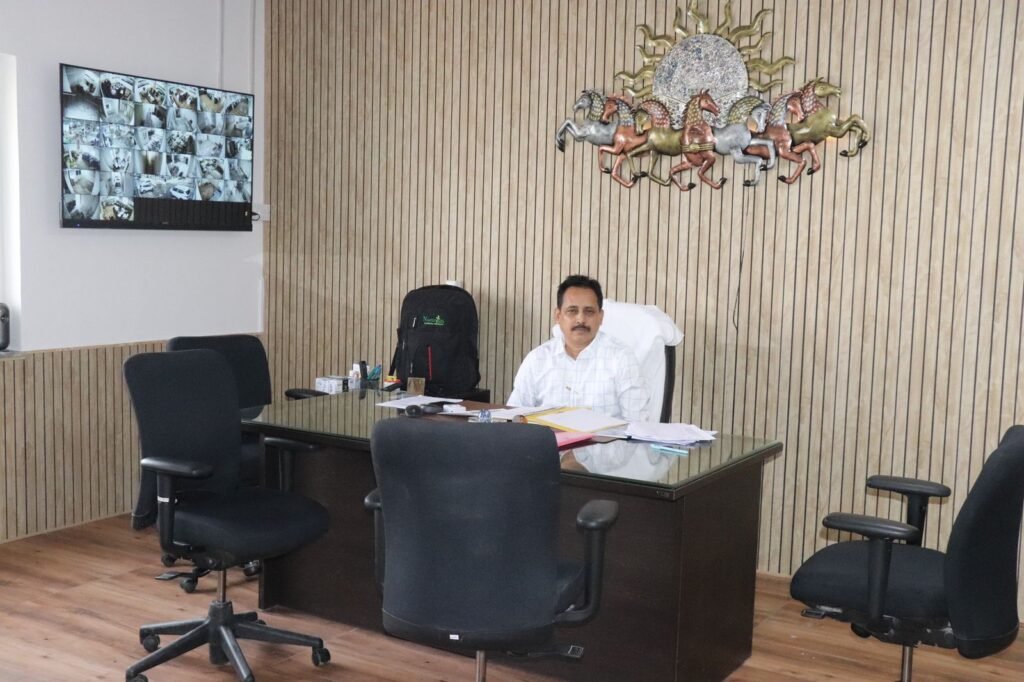 नारायण फार्मास्यूटिकल्स का विस्तार, आयुर्वेद के प्रचार-प्रसार में हर सम्भव प्रयास : अनिल सिंह 15 नारायण फार्मास्यूटिकल्स के संस्थापक अनिल सिंह