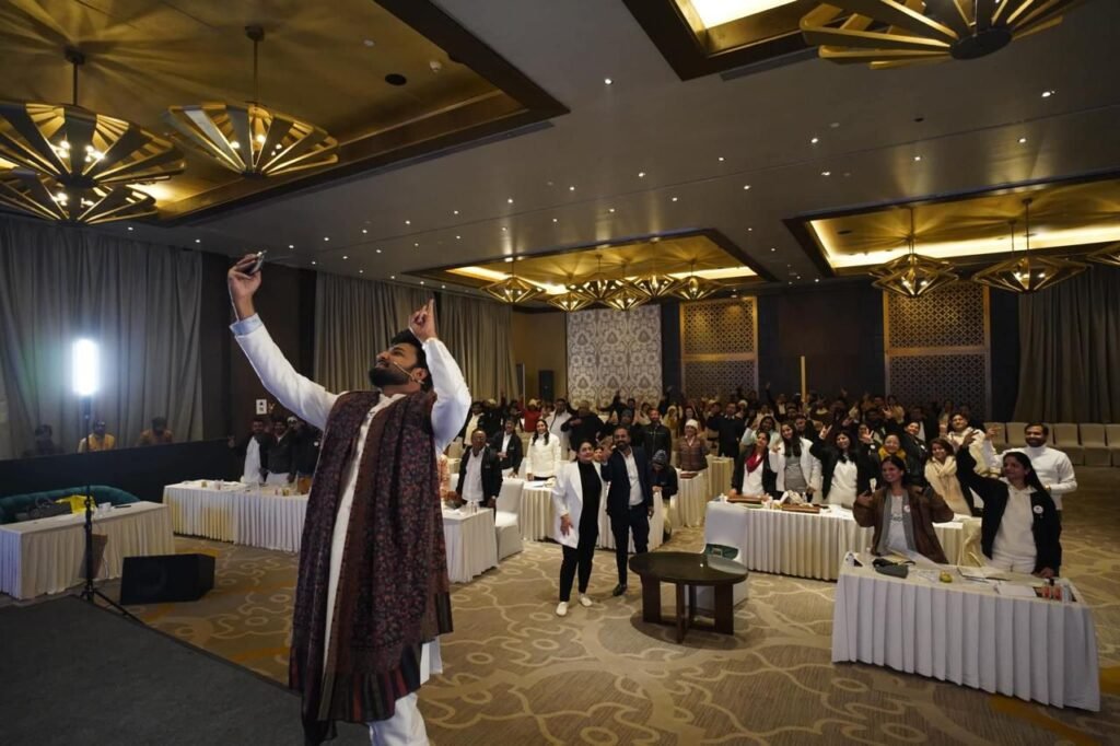 कौन है आचार्य पंकित गोयल? जो बड़े-बड़े बॉलीवुड सितारों के घर का वास्तु करते हैं, फिर बताते हैं ऐसा उपाय, हिट हो जाती है फिल्में 15 img 20250124 wa00451740976094988910450