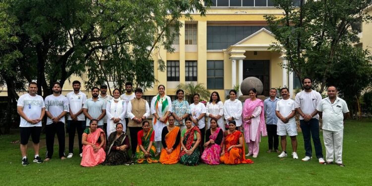 अंतर्राष्ट्रीय योग दिवस पर आगमन फिटनेस जिम और ऑरोबिंदो इंटरनेशनल स्कूल का भव्य आयोजन 14 IMG 20250621 WA0046